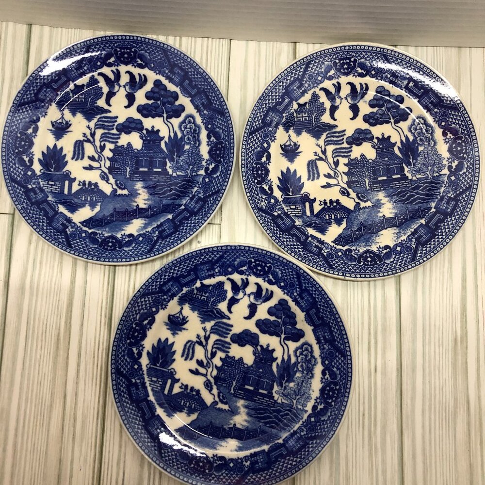 Set of 3 Blue Willow Plates